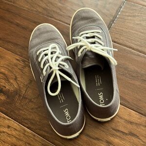 Toms womens tennis shoe